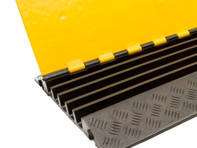PLASTIC-CABLE-PROTECTOR-5-CHANNELS-FOTO-1